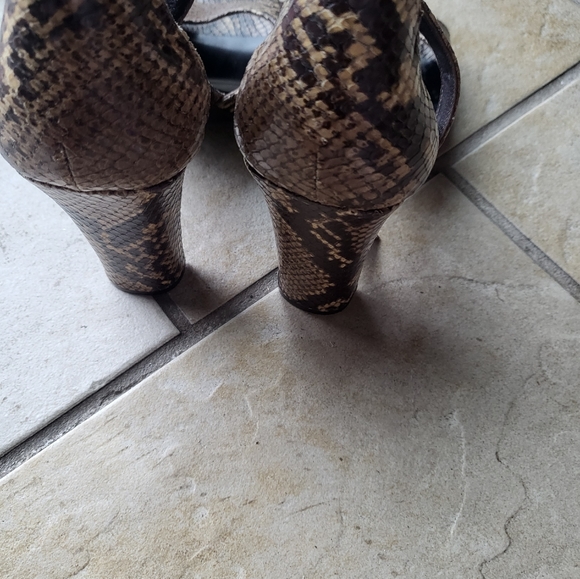 Heels - Picture 4 of 4